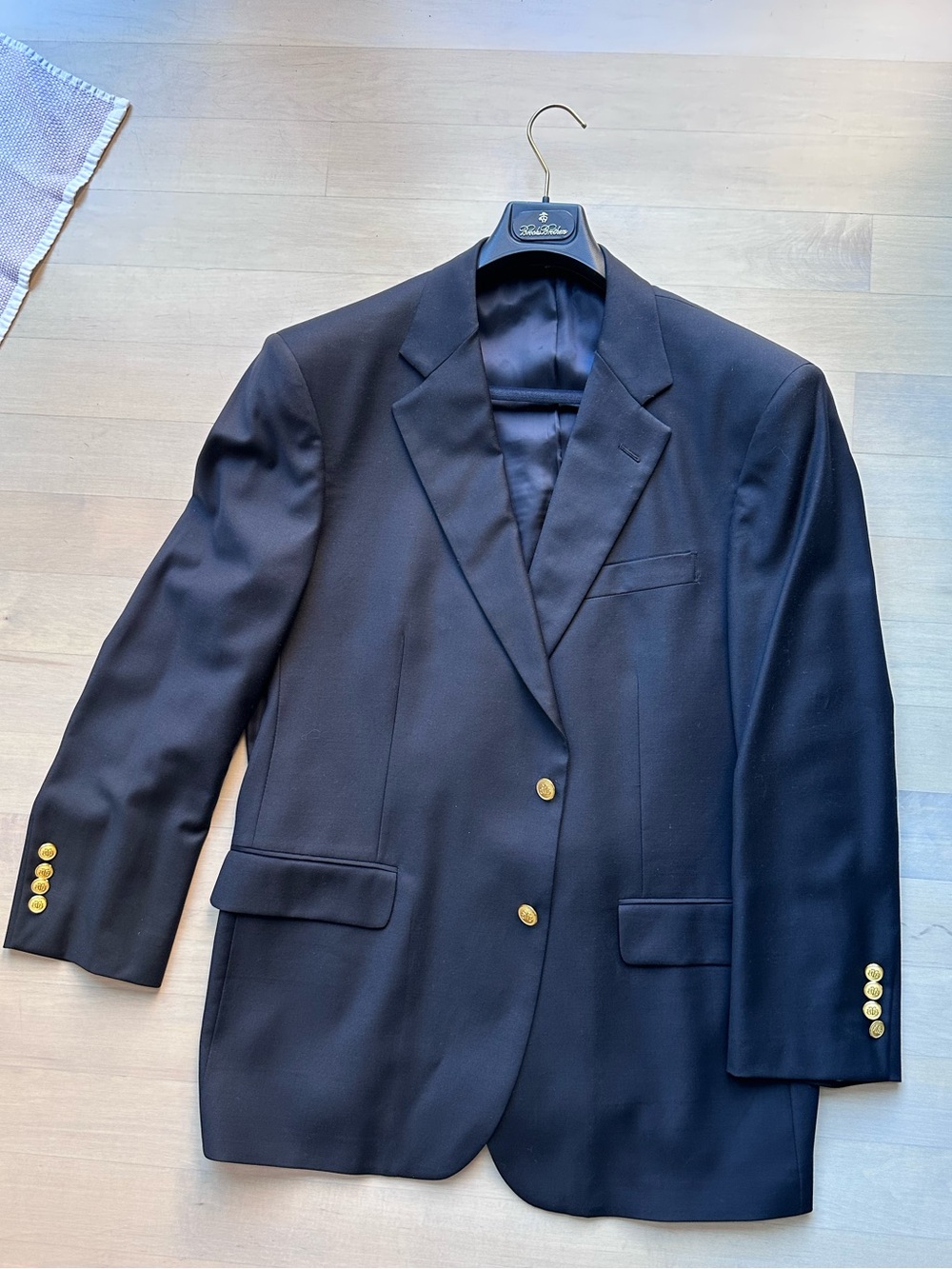 Navy blue men’s brooks brothers country club jacket like new Extra buttons